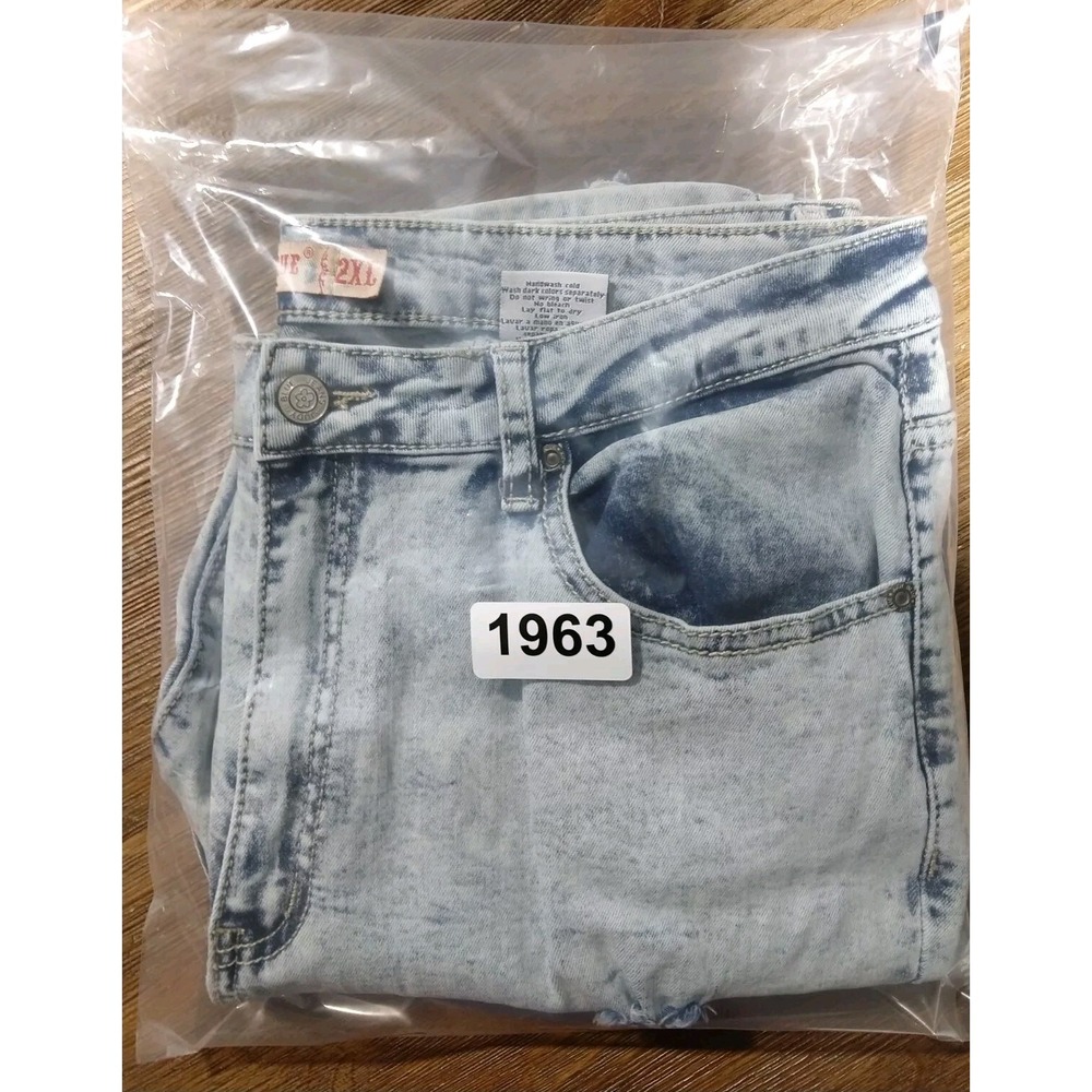 Judy Blue Women's‎ Size 2XL Blue Distressed  Tapered Leg Light Wash Denim - Picture 6 of 6